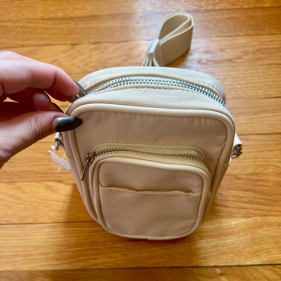 NWT Crossbody Bag, Cream Color, Adjustable Strap, Pacsun, New - Picture 2 of 3